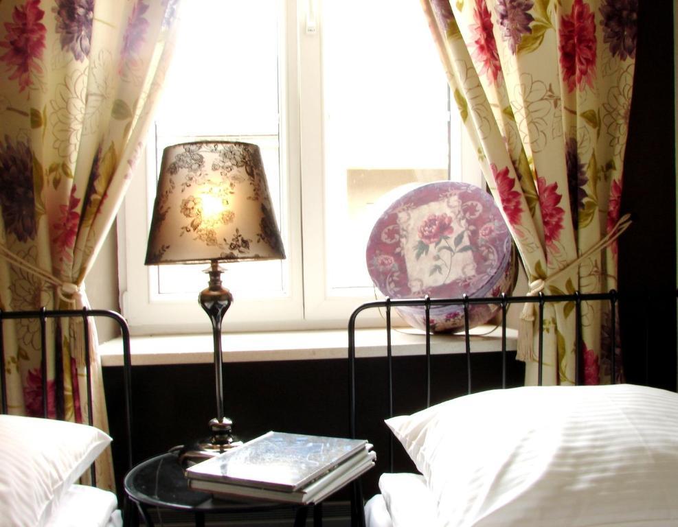 Chmielna Guest House Varsovia Habitación foto